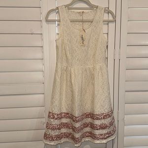 Sleeveless lace dress size small